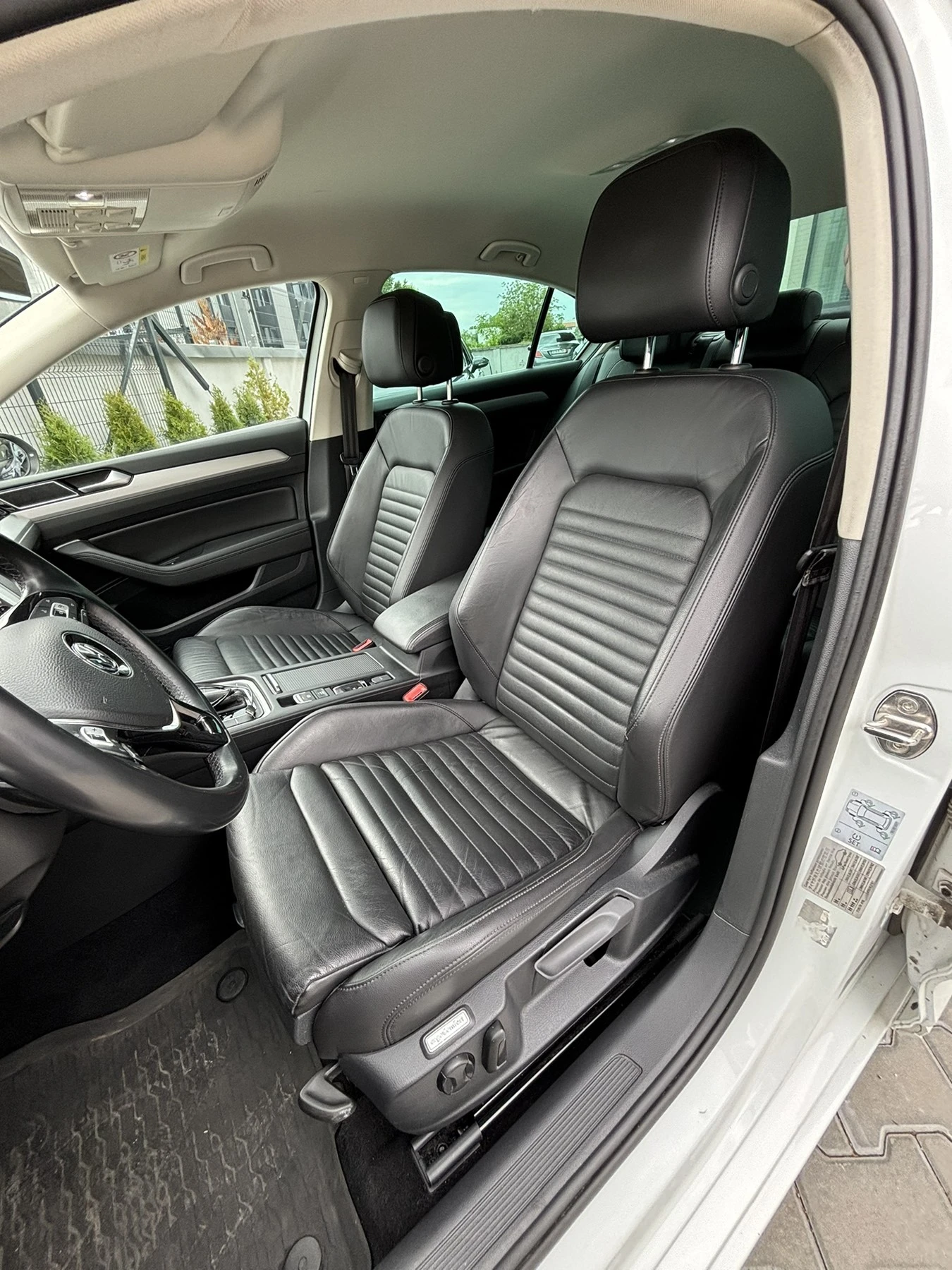 VW Passat Highline2.0TDI, снимка 9 - Автомобили и джипове - 54485787