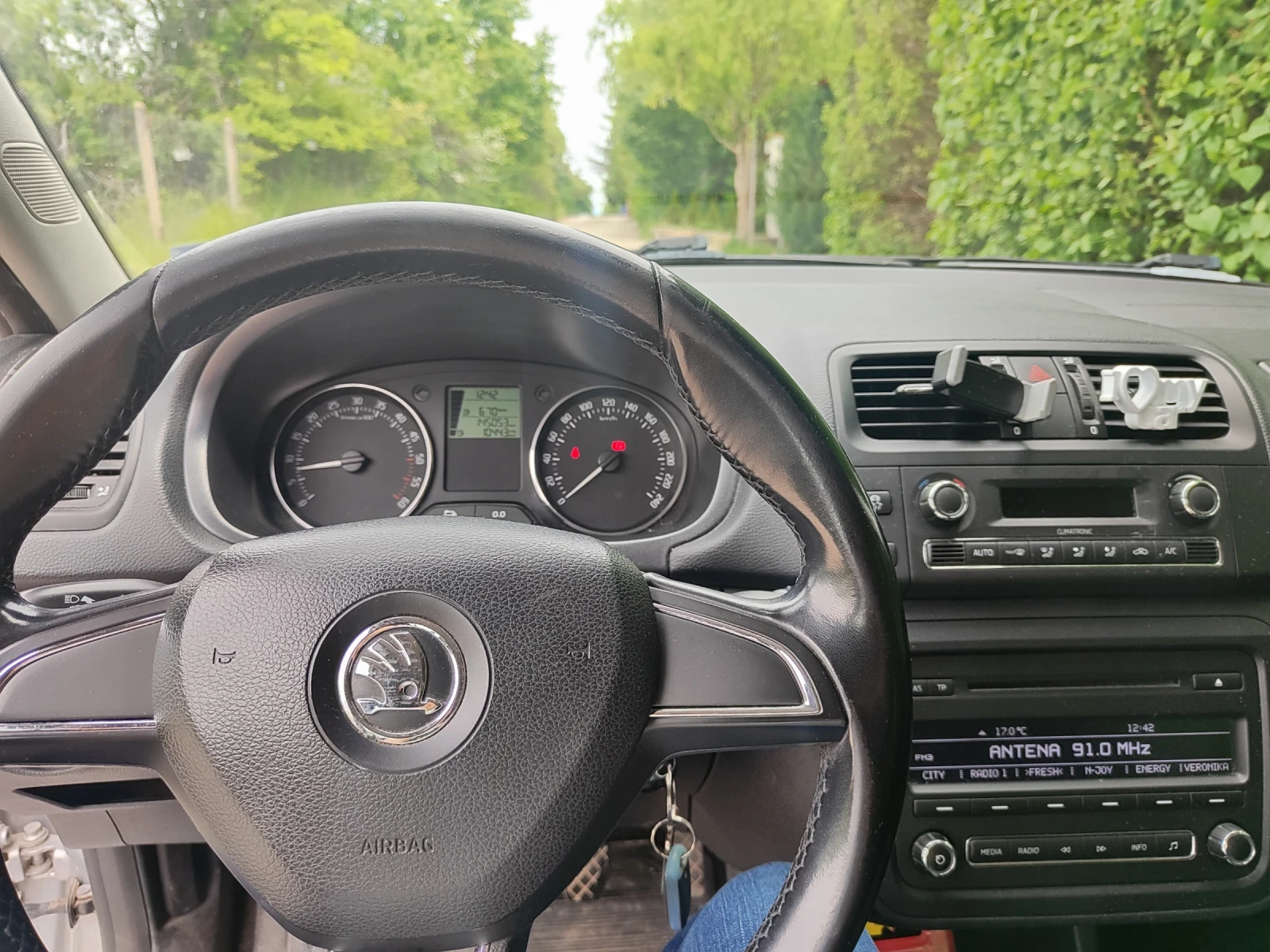 Skoda Fabia 1.6 TDI, снимка 7 - Автомобили и джипове - 54807533
