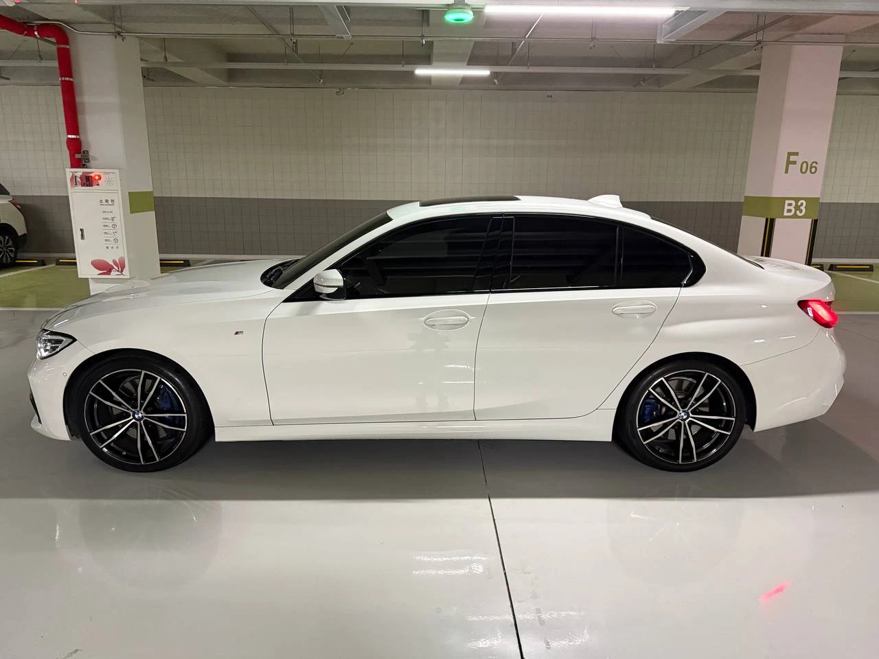 BMW 330 i / XDRIVE / M PKG / HEADUP / ПОДГРЕВИ / HARMAN, снимка 2 - Автомобили и джипове - 55640504