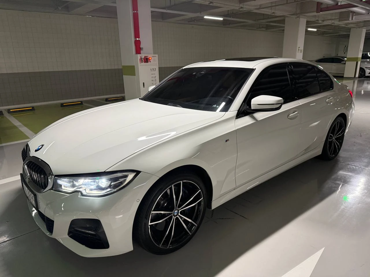 BMW 330 i / XDRIVE / M PKG / HEADUP / ПОДГРЕВИ / HARMAN