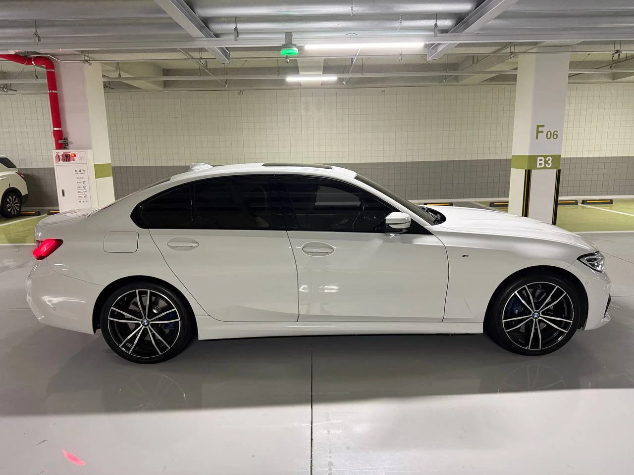 BMW 330 i / XDRIVE / M PKG / HEADUP / ПОДГРЕВИ / HARMAN, снимка 4 - Автомобили и джипове - 55640504