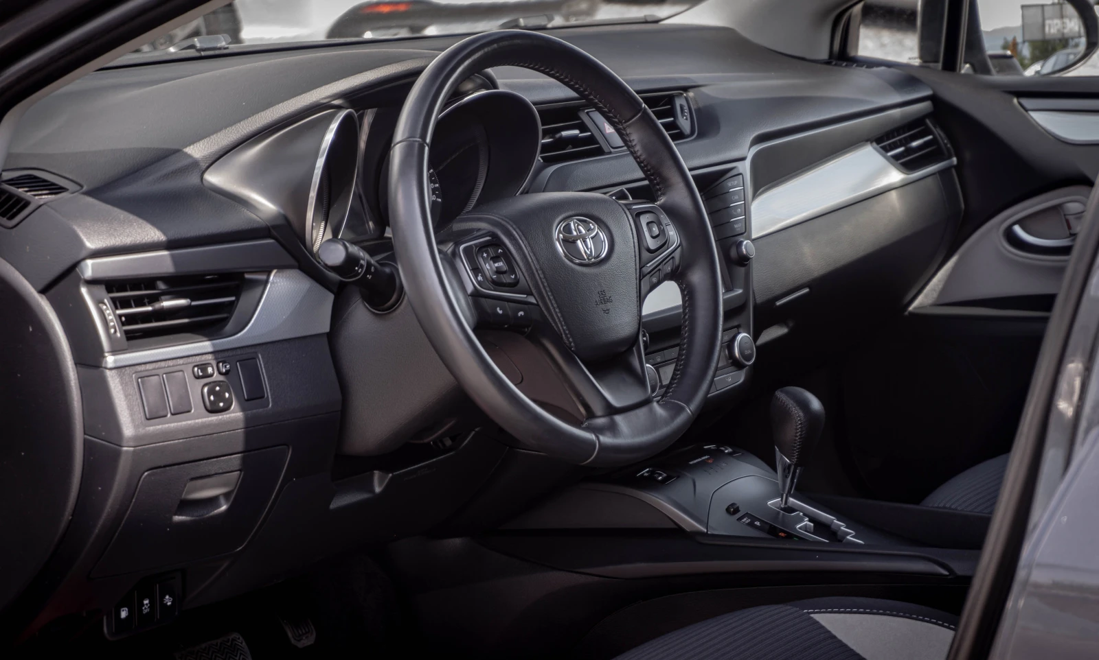 Toyota Avensis 1.8 Бензин! Автомат! KEYLESS! 2017! ТОП! ГАРАНЦИЯ, снимка 8 - Автомобили и джипове - 55844370