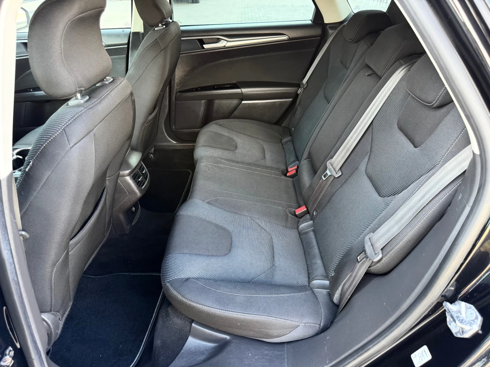 Ford Mondeo 2.0 TDCi / KEYLESS / NAVI / PODGREV, снимка 12 - Автомобили и джипове - 55954967
