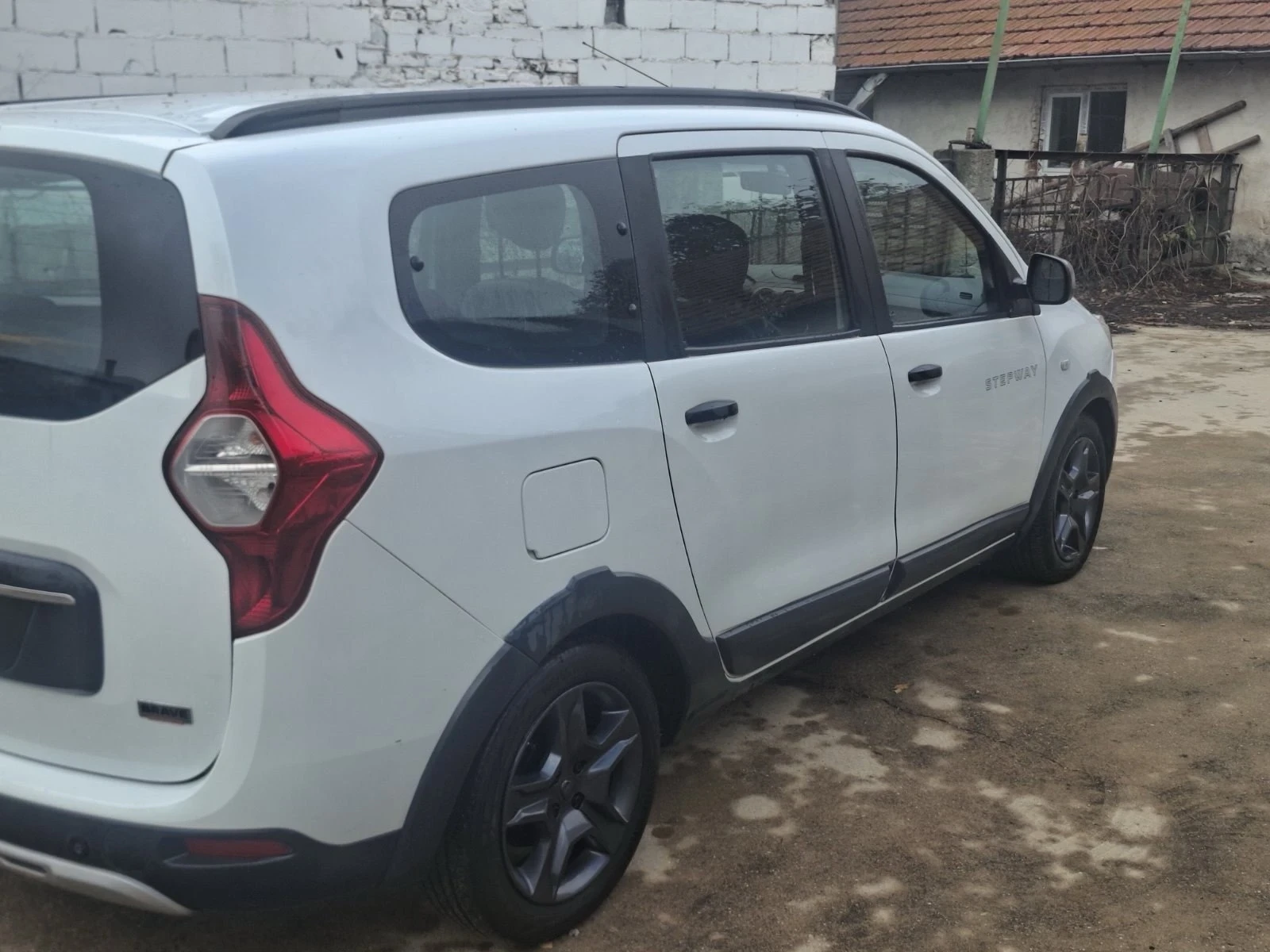 Dacia Lodgy STEPWAY BRAVE SPECIALE EDITION 6+ 1 ����� | Mobile.bg � ����������� 4