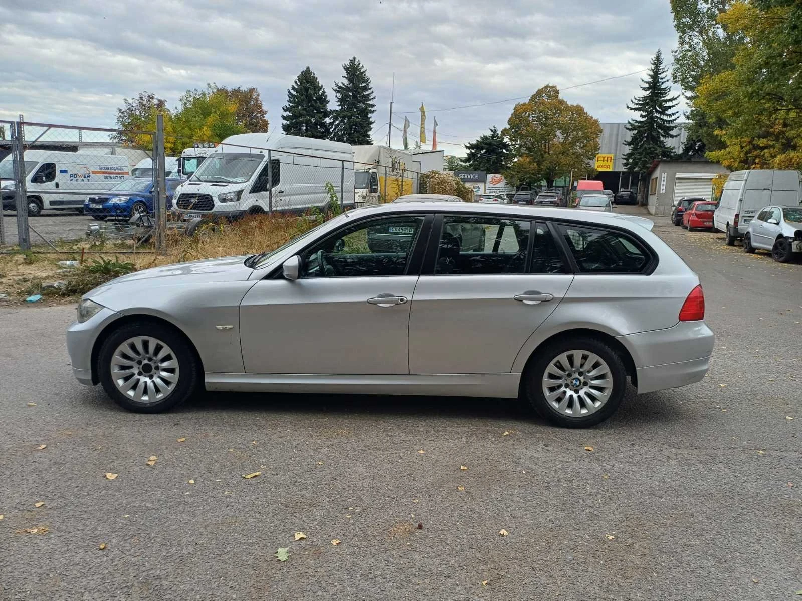BMW 320 d Touring xDrive, снимка 4 - Автомобили и джипове - 56559796