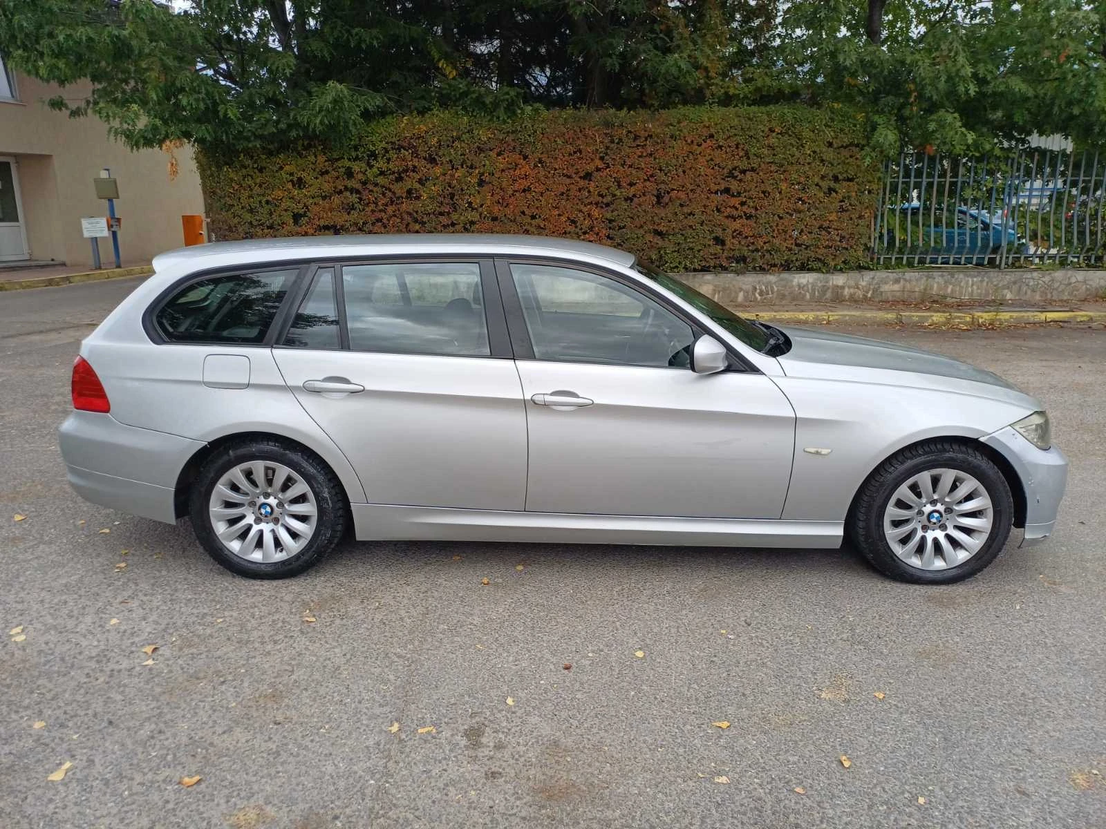 BMW 320 d Touring xDrive, снимка 8 - Автомобили и джипове - 56559796