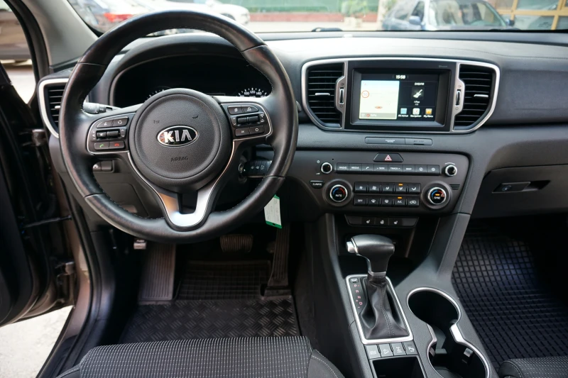 Kia Sportage 2.0 CRDI 4X4, снимка 11 - Автомобили и джипове - 47356268