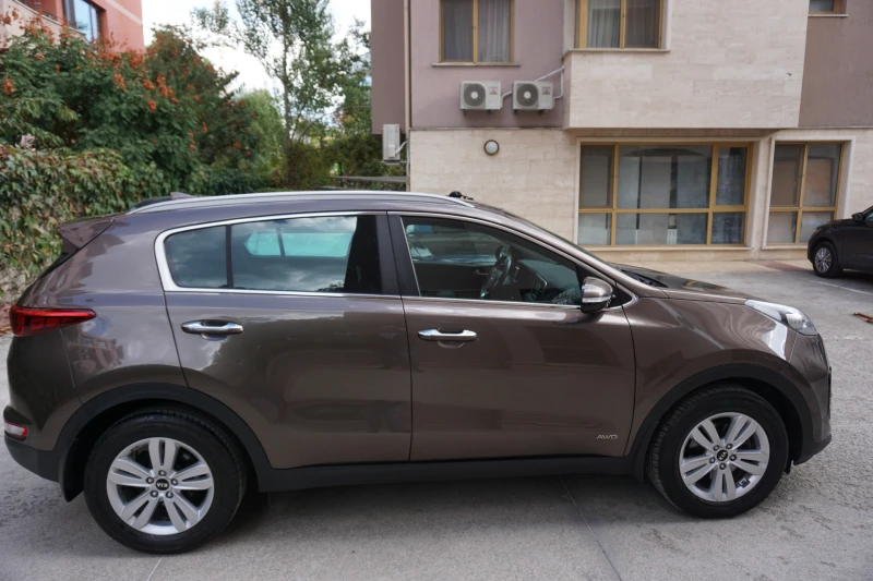 Kia Sportage 2.0 CRDI 4X4, снимка 8 - Автомобили и джипове - 47356268