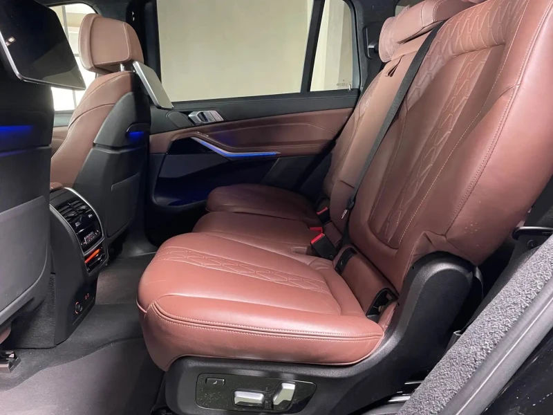 BMW X7 4.0d xDrive M-Pack, снимка 7 - Автомобили и джипове - 51820261