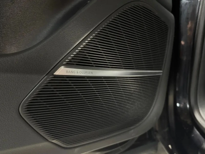 Audi Q8 S-line* Progressive* Distronic* 360View* B&O* , снимка 11 - Автомобили и джипове - 52815297