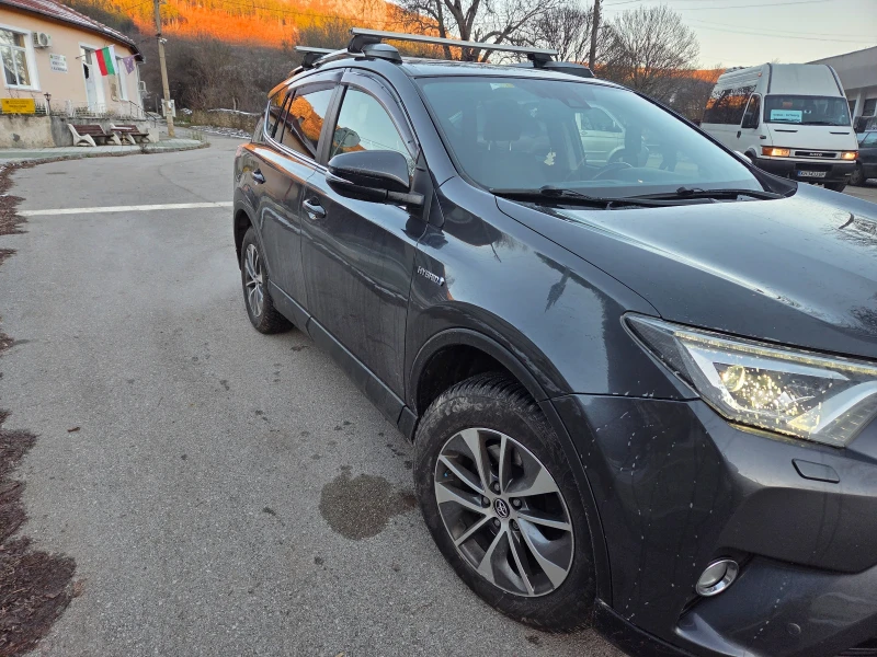 Toyota Rav4 Lyxury, снимка 3 - Автомобили и джипове - 52929578