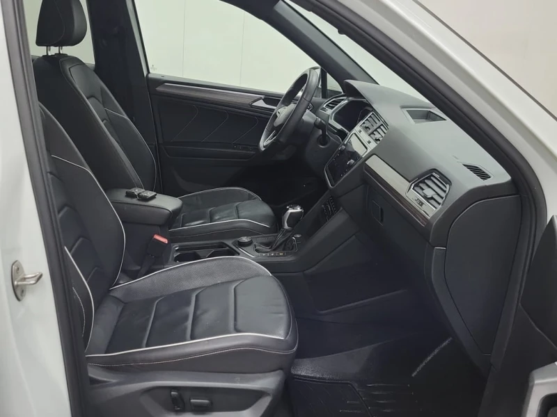 VW Tiguan * Highline R Line * CARFAX * БЕЗ ПЪРВОНАЧАЛНА ВНОС, снимка 12 - Автомобили и джипове - 52950462