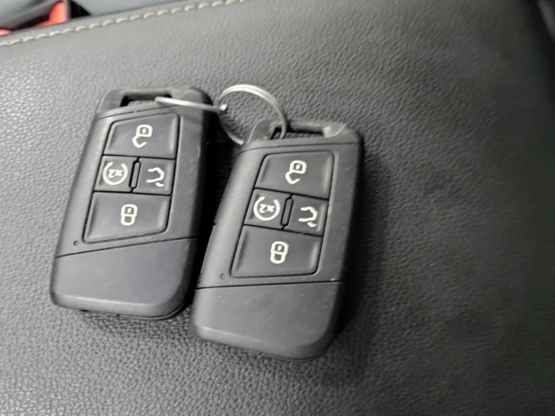 VW Tiguan * Highline R Line * CARFAX * БЕЗ ПЪРВОНАЧАЛНА ВНОС, снимка 13 - Автомобили и джипове - 52950462