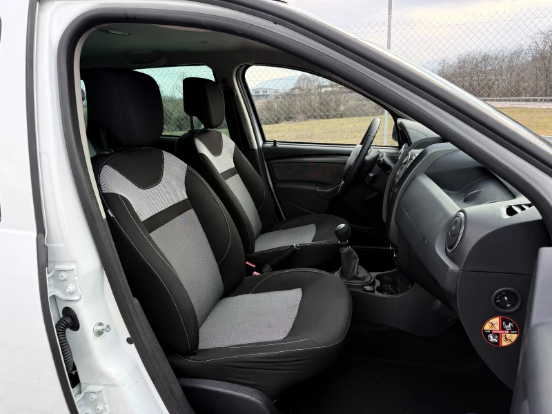 Dacia Duster 1.5 DCI NAVI CAMERA, снимка 13 - Автомобили и джипове - 53344656