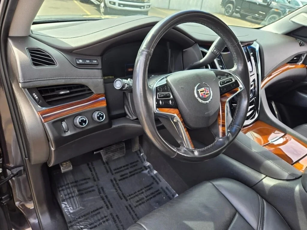 Cadillac Escalade Luxury 6.2 V8 - изображение 8