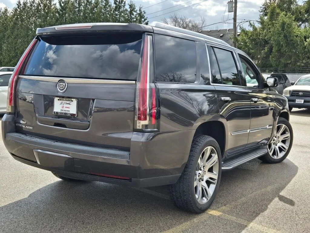 Cadillac Escalade Luxury 6.2 V8 - изображение 3
