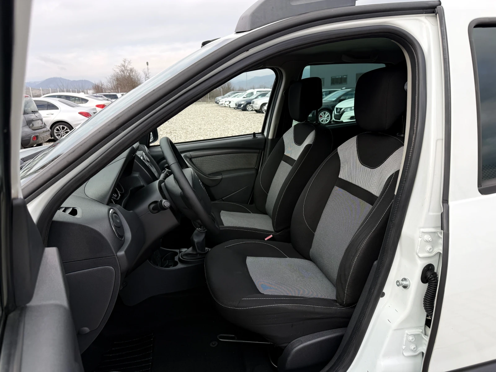 Dacia Duster 1.5 DCI NAVI CAMERA - изображение 10