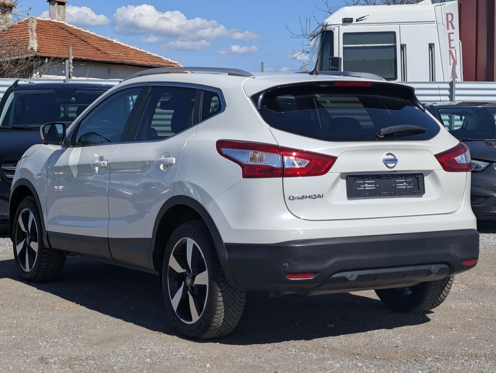 Nissan Qashqai 1.5dCi* Панорама* Нави* Камера, снимка 7 - Автомобили и джипове - 54113250