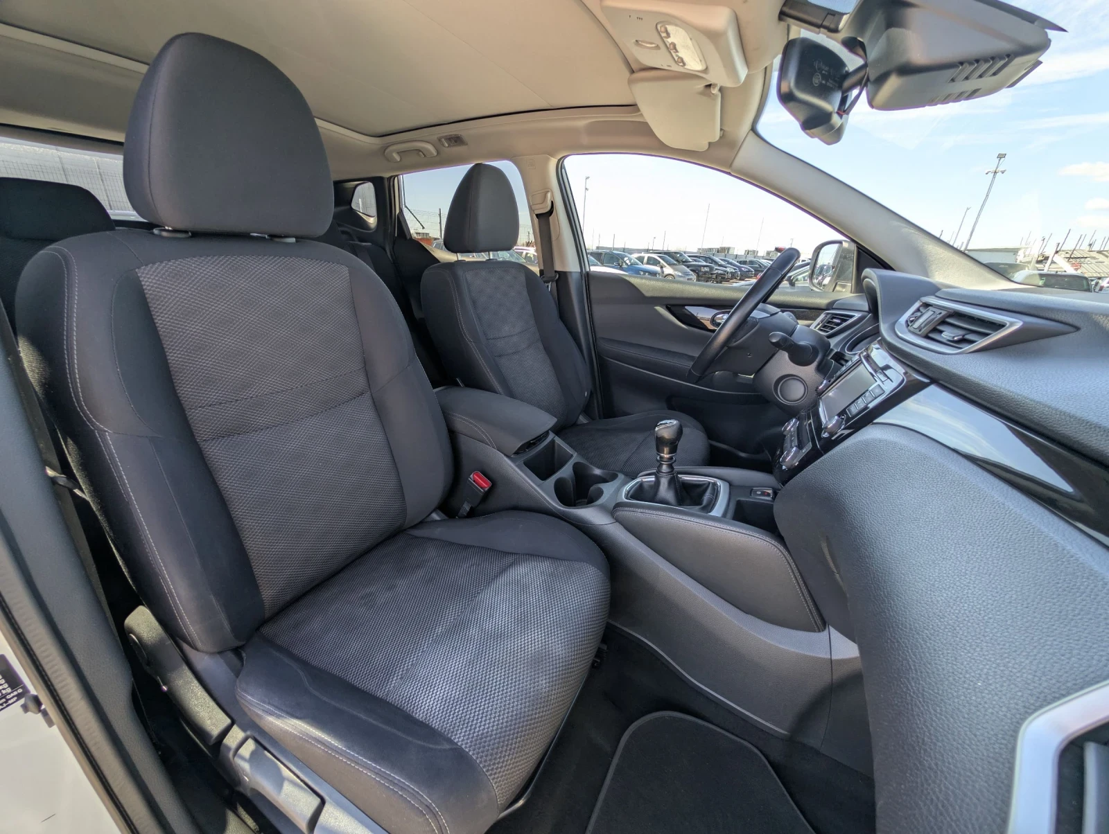 Nissan Qashqai 1.5dCi* Панорама* Нави* Камера, снимка 14 - Автомобили и джипове - 54113250