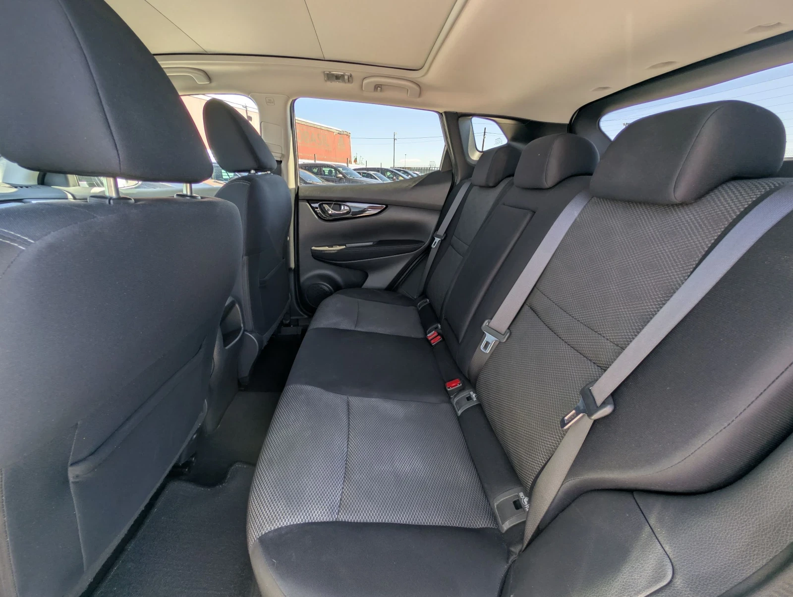 Nissan Qashqai 1.5dCi* Панорама* Нави* Камера, снимка 15 - Автомобили и джипове - 54113250