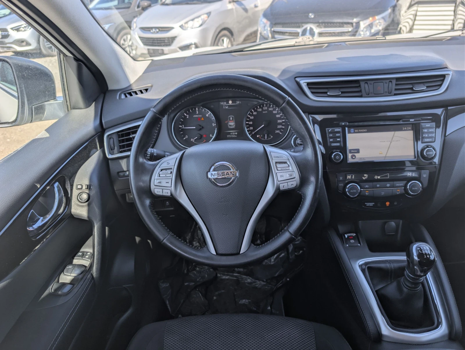 Nissan Qashqai 1.5dCi* Панорама* Нави* Камера, снимка 10 - Автомобили и джипове - 54113250