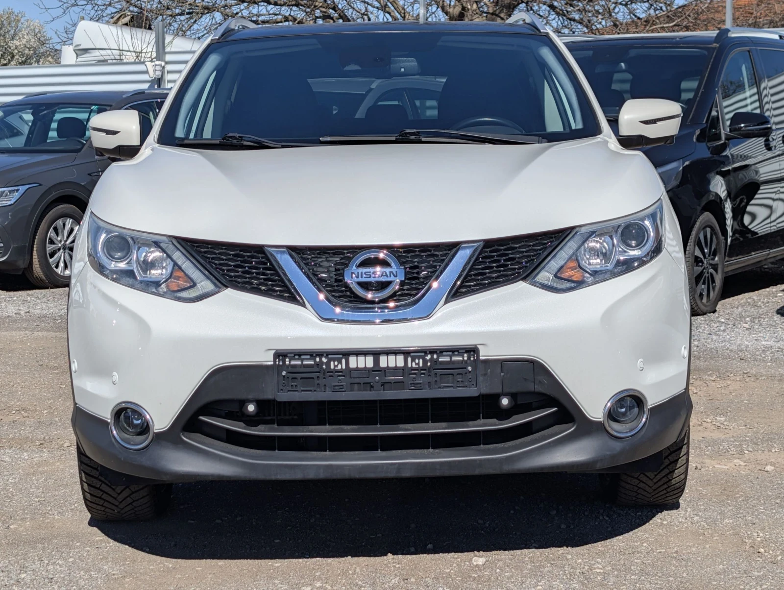 Nissan Qashqai 1.5dCi* Панорама* Нави* Камера, снимка 3 - Автомобили и джипове - 54113250
