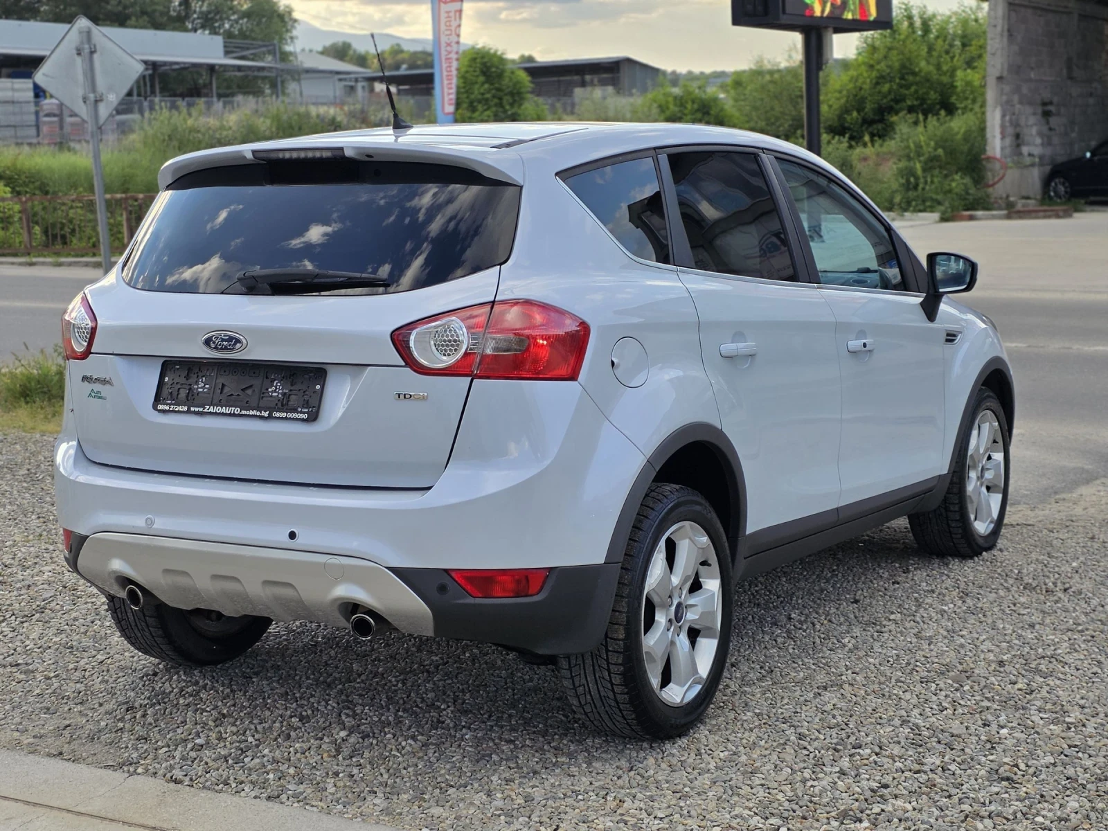 Ford Kuga 2.0 TDCi 136 k.c. 4X4 Панорама Кожа , снимка 5 - Автомобили и джипове - 54683028