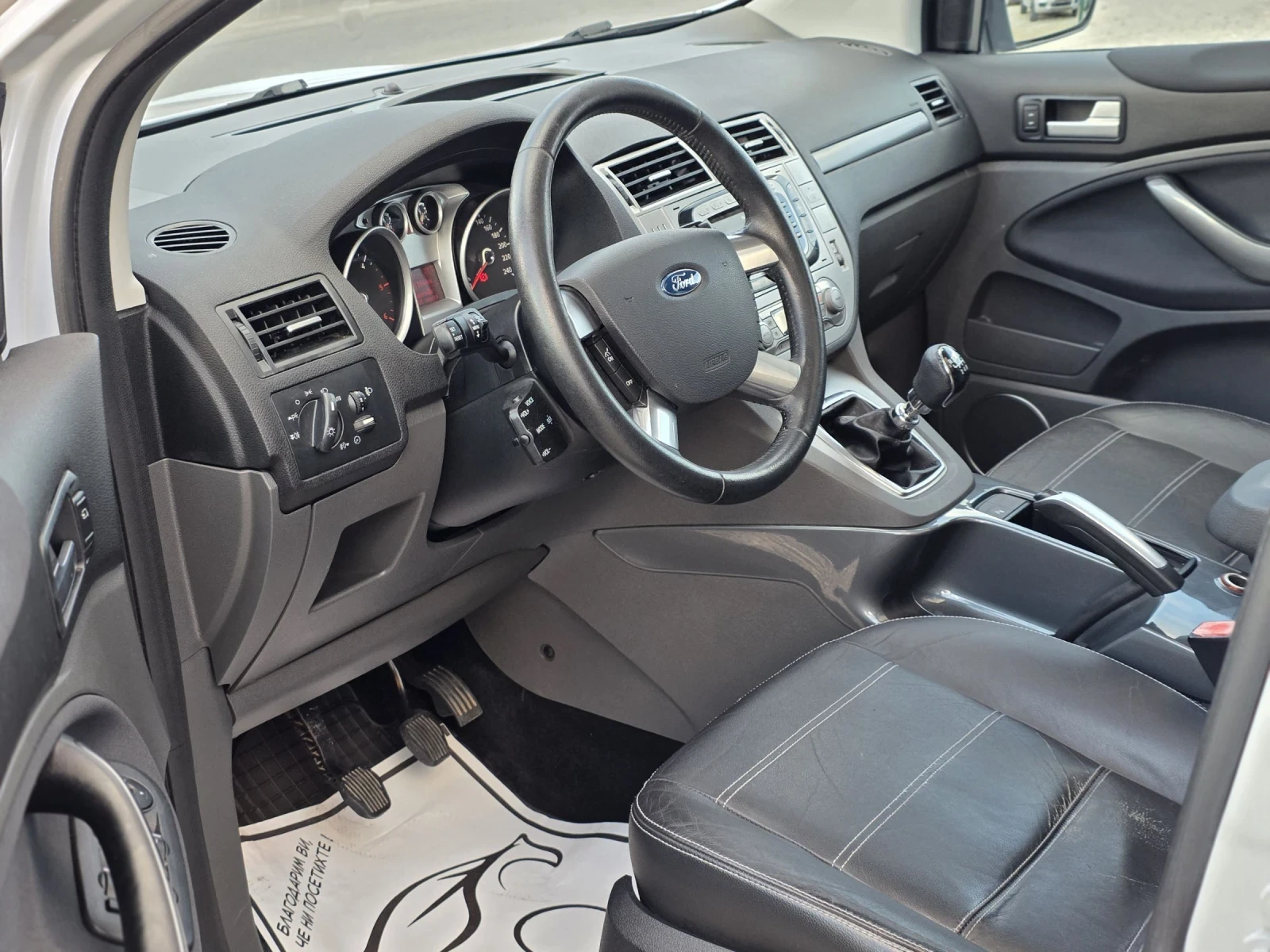 Ford Kuga 2.0 TDCi 136 k.c. 4X4 Панорама Кожа , снимка 9 - Автомобили и джипове - 54683028