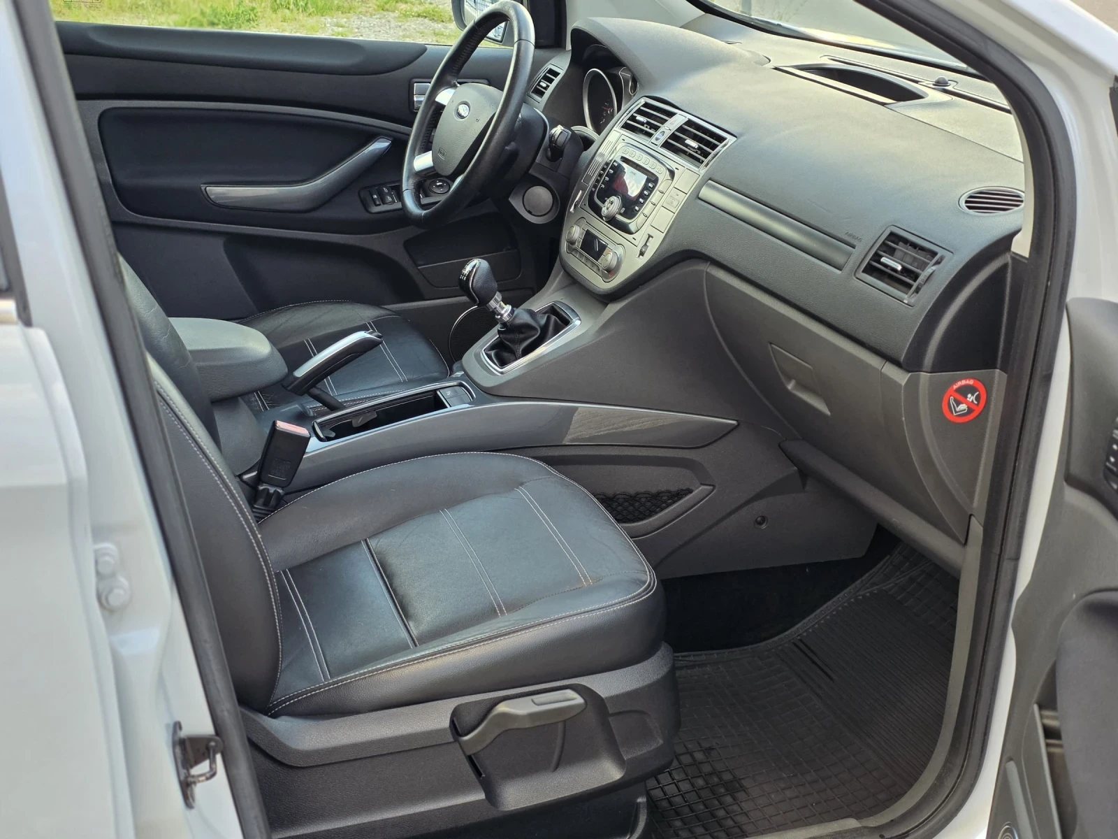 Ford Kuga 2.0 TDCi 136 k.c. 4X4 Панорама Кожа , снимка 13 - Автомобили и джипове - 54683028