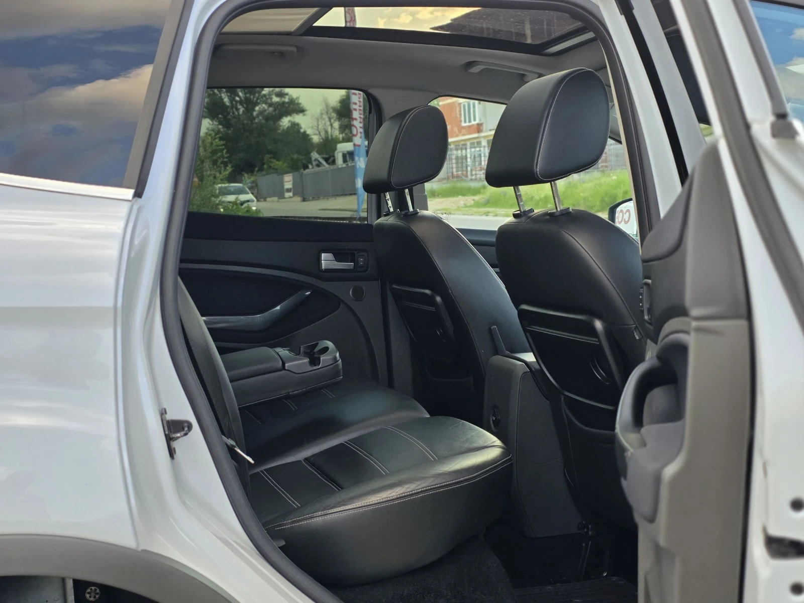 Ford Kuga 2.0 TDCi 136 k.c. 4X4 Панорама Кожа , снимка 12 - Автомобили и джипове - 54683028