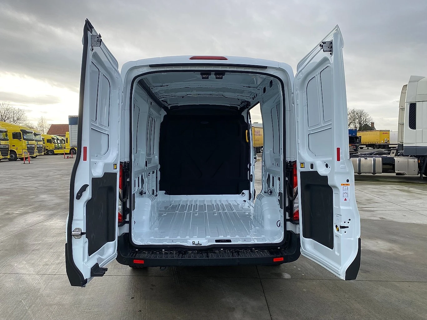 Ford Transit 130.35 L2H2 НОВ, снимка 7 - Бусове и автобуси - 53748484