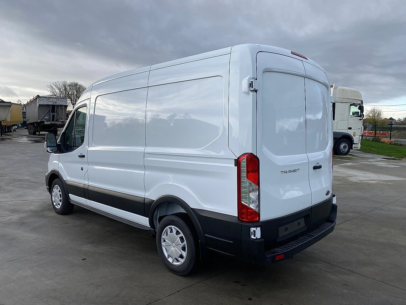 Ford Transit 130.35 L2H2 НОВ, снимка 4 - Бусове и автобуси - 53748484