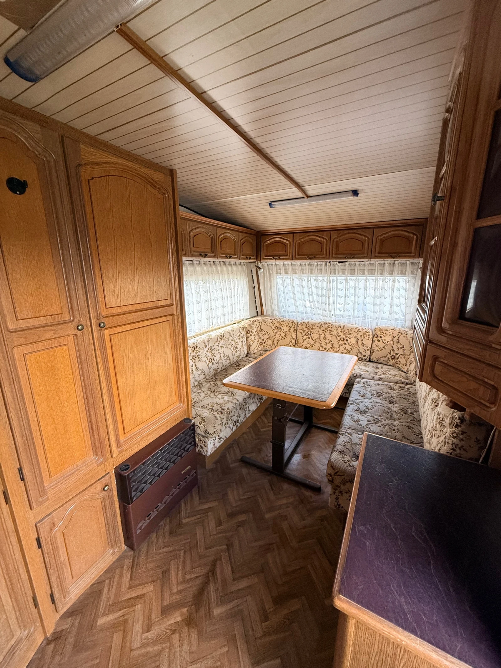 Каравана Hobby Prestige 400, снимка 6 - Каравани и кемпери - 54006358