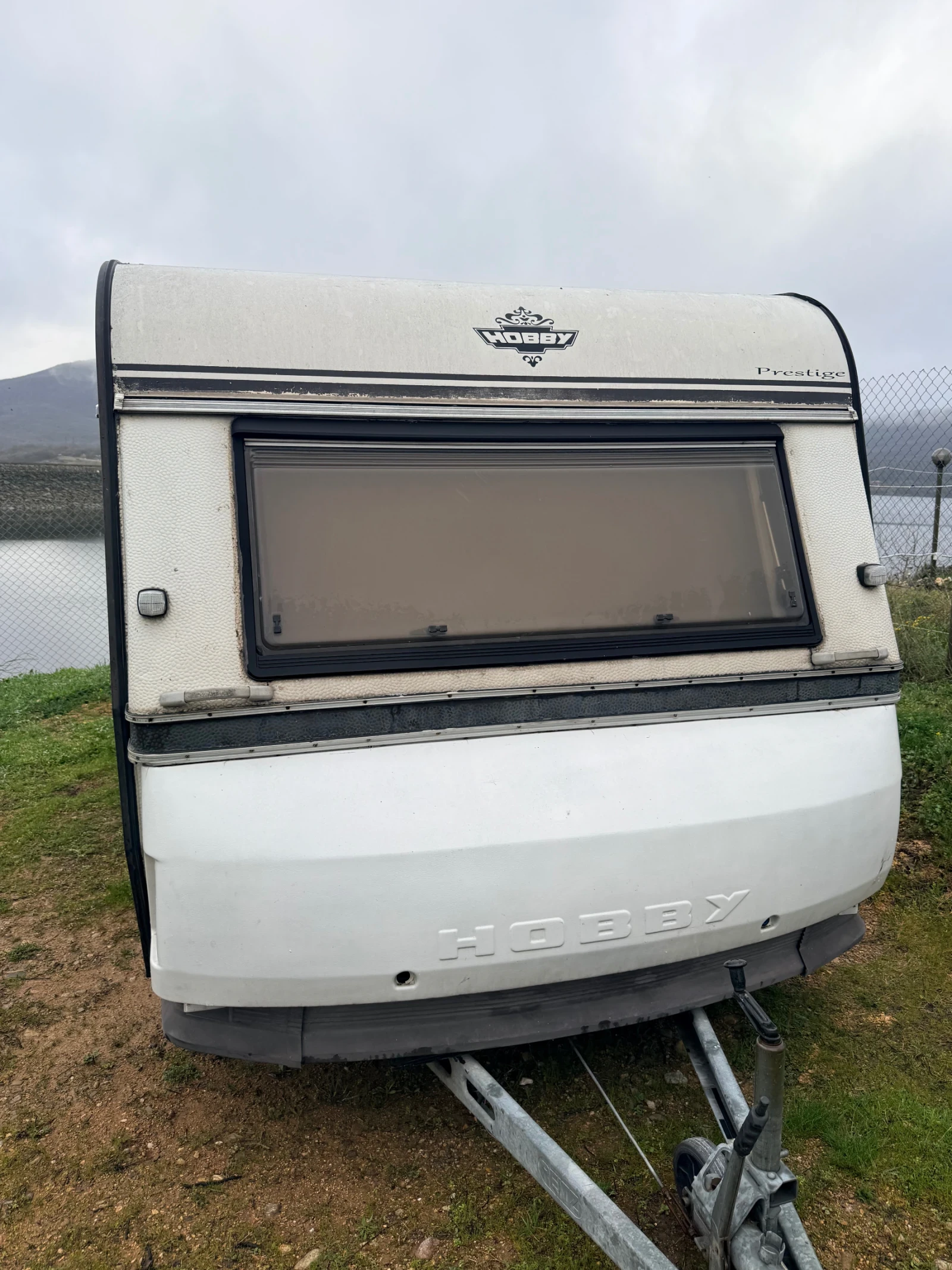 Каравана Hobby Prestige 400, снимка 3 - Каравани и кемпери - 54006358
