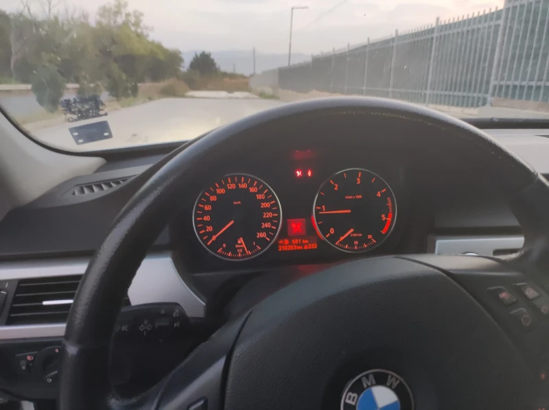 BMW 320, снимка 9 - Автомобили и джипове - 47308751