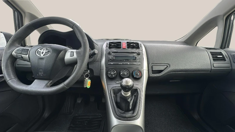 Toyota Auris 1.4 d, снимка 9 - Автомобили и джипове - 48287946