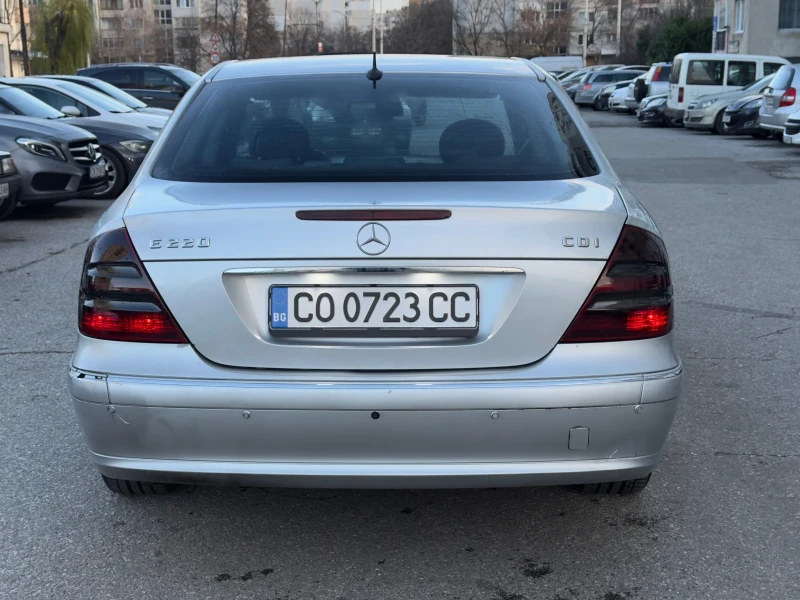 Mercedes-Benz E 220 2.2 cdi, снимка 5 - Автомобили и джипове - 52680030