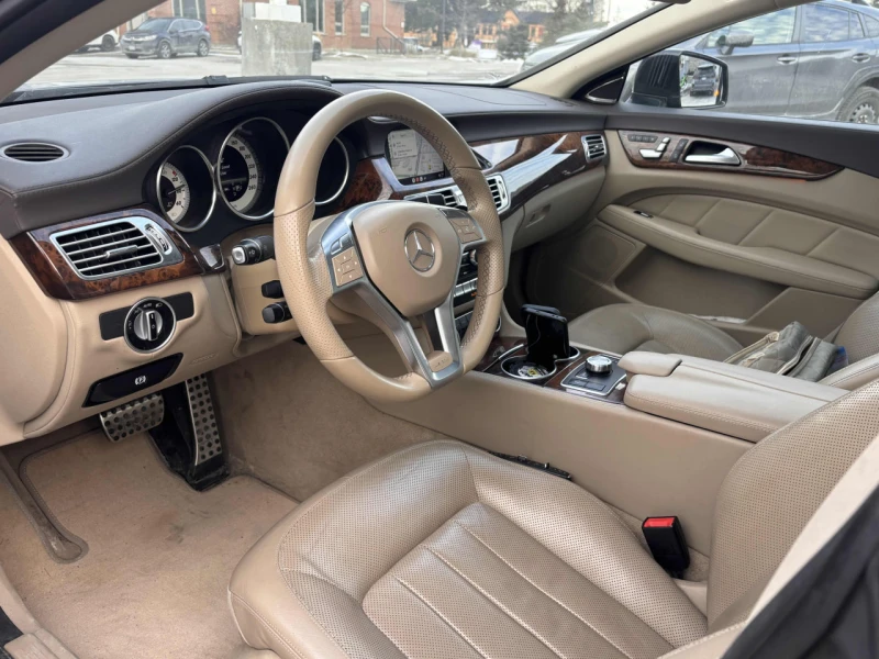 Mercedes-Benz CLS 550 * АВТО КРЕДИТ* ЦЕНА ДО БГ * СЕРВИЗНА ИСТОРИЯ * , снимка 6 - Автомобили и джипове - 52695100