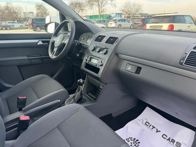 VW Touran 1.6tdi-2011г, снимка 10 - Автомобили и джипове - 52825426