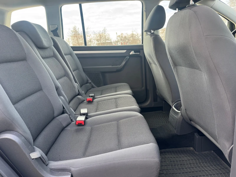 VW Touran 1.6tdi-2011г, снимка 12 - Автомобили и джипове - 52825426