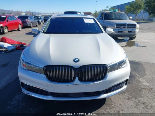 BMW 740 ДИГИТАЛНО* ТАБЛО* ДИСТРОНИК* МАСАЖ* ОБДУХВАНЕ* КАМ, снимка 7 - Автомобили и джипове - 49232707