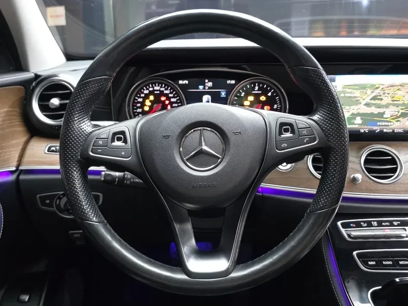 Mercedes-Benz E 220 CDI Avantgarde - САМО 30% АВАНС!, снимка 13 - Автомобили и джипове - 55441740