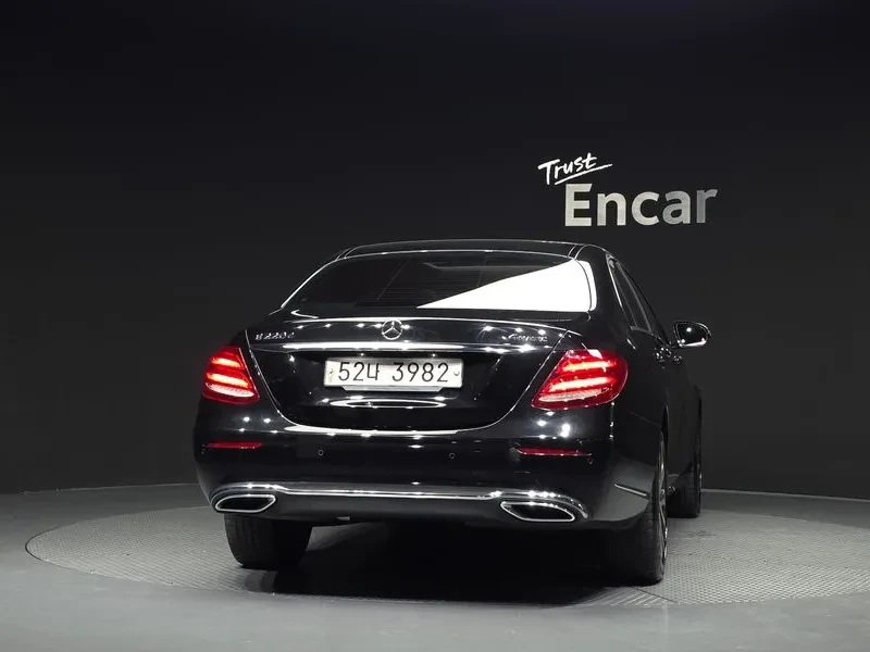Mercedes-Benz E 220 CDI Avantgarde - САМО 30% АВАНС!, снимка 4 - Автомобили и джипове - 55441740