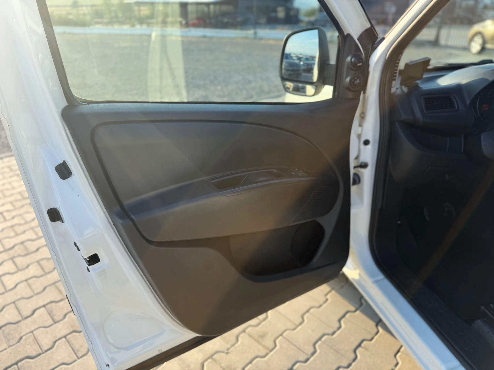 Opel Combo 1.3cdti 95 ks Собствен Лизинг срещу 3900 лв - изображение 9