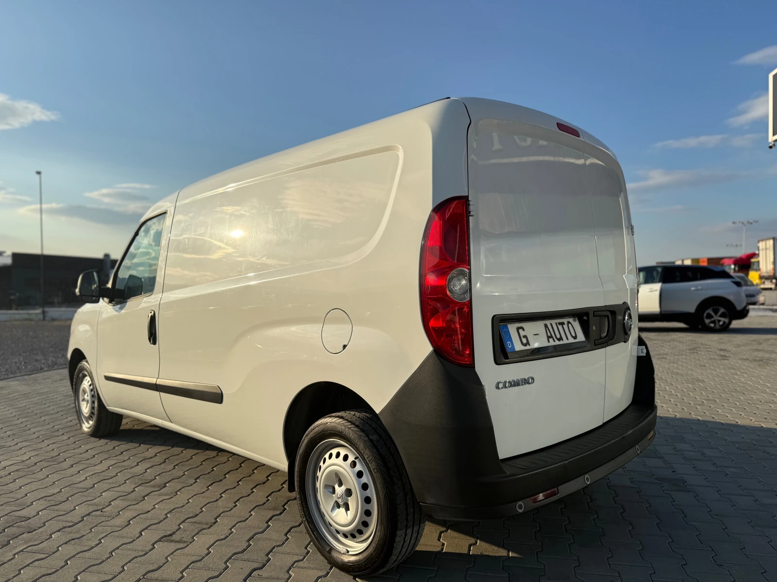 Opel Combo 1.3cdti 95 ks Собствен Лизинг срещу 3900 лв - изображение 7