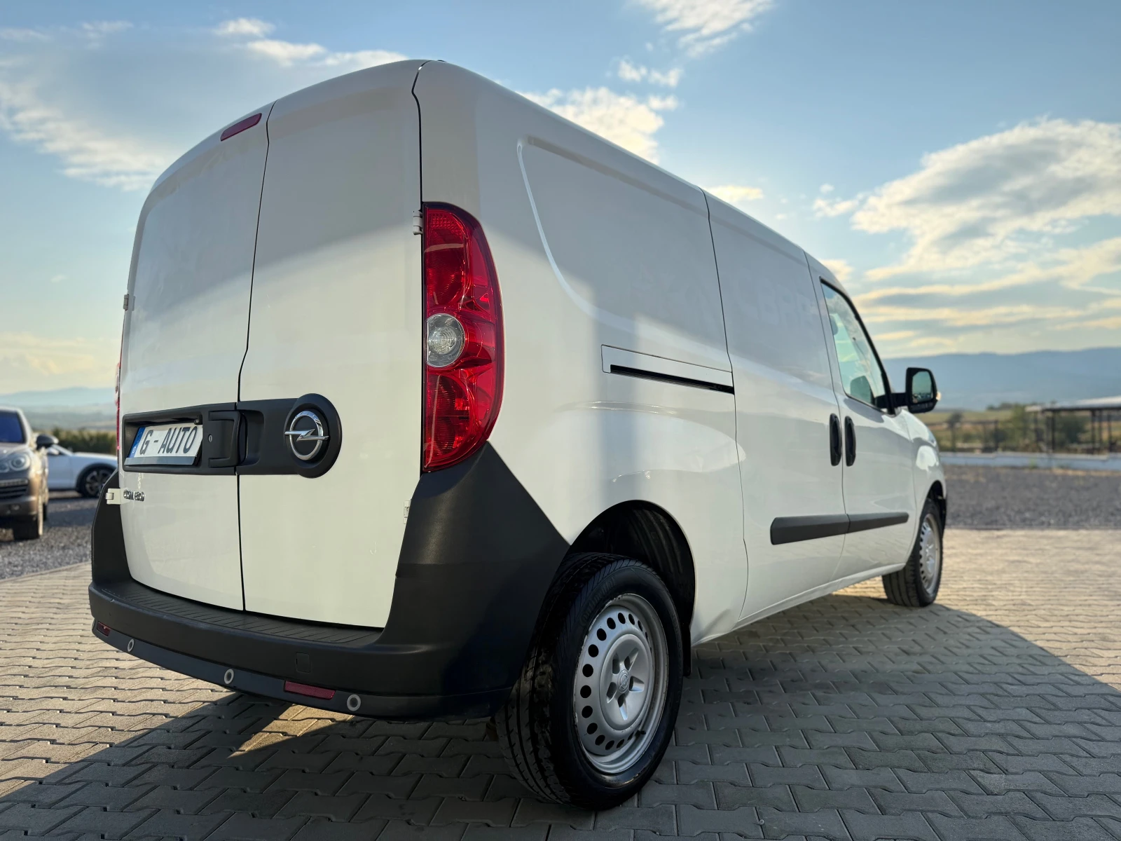 Opel Combo 1.3cdti 95 ks Собствен Лизинг срещу 3900 лв - изображение 5