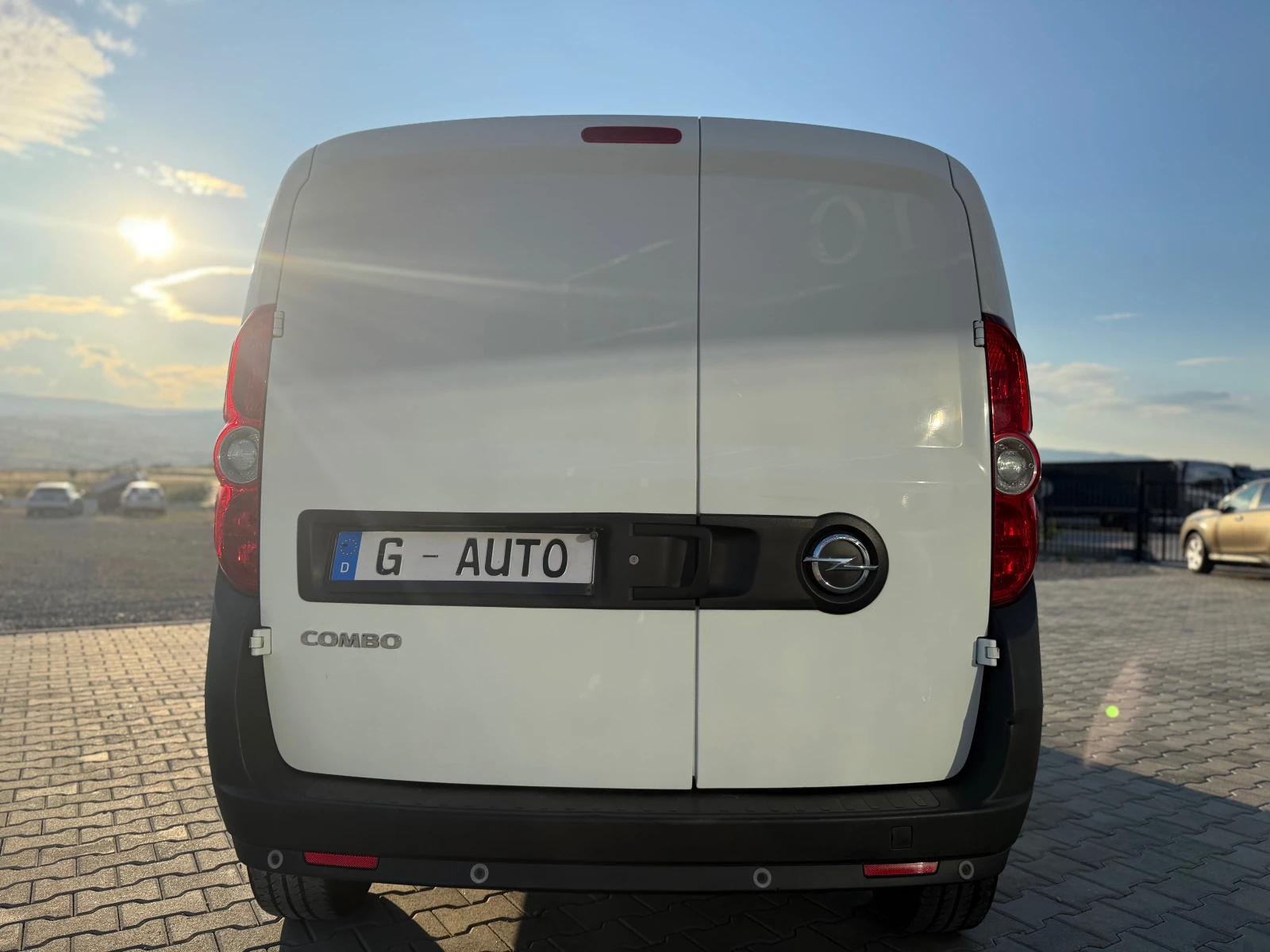 Opel Combo 1.3cdti 95 ks Собствен Лизинг срещу 3900 лв - изображение 6