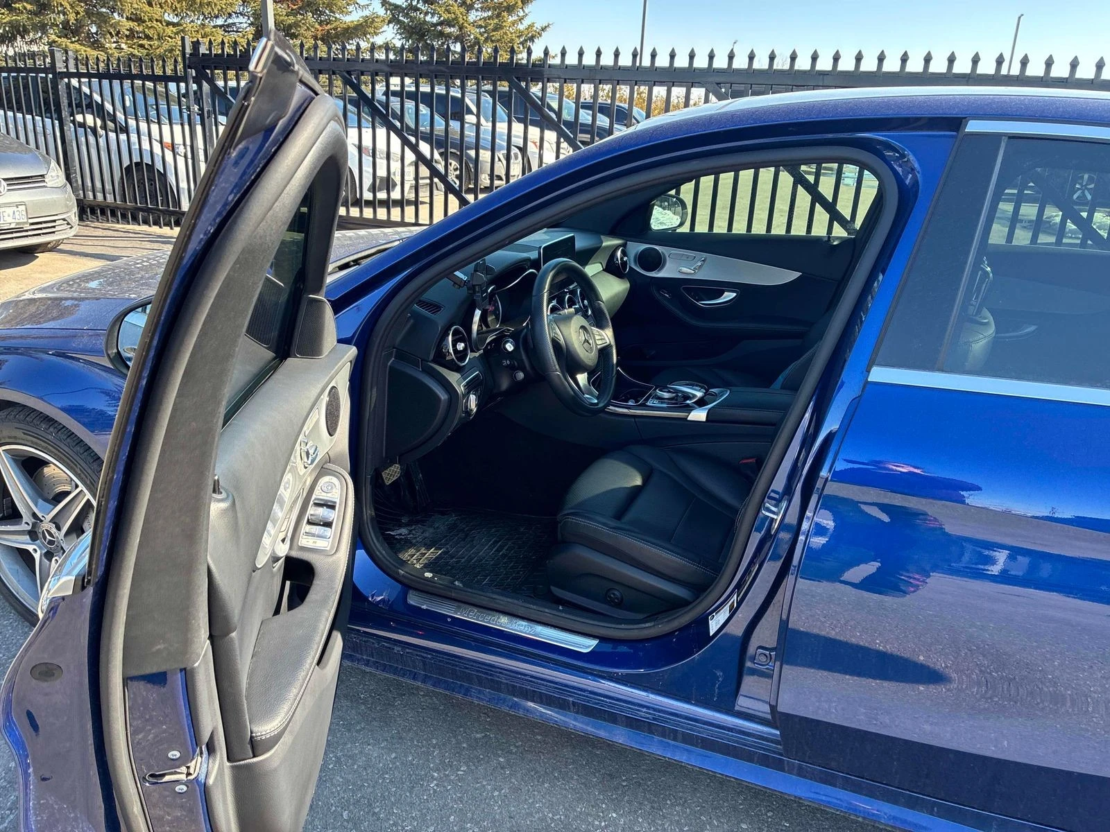 Mercedes-Benz C 300 С РЕГИСТРАЦИЯ & АВТО КРЕДИТ, снимка 7 - Автомобили и джипове - 53721802