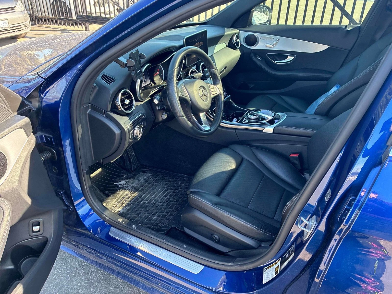 Mercedes-Benz C 300 С РЕГИСТРАЦИЯ & АВТО КРЕДИТ, снимка 6 - Автомобили и джипове - 53721802