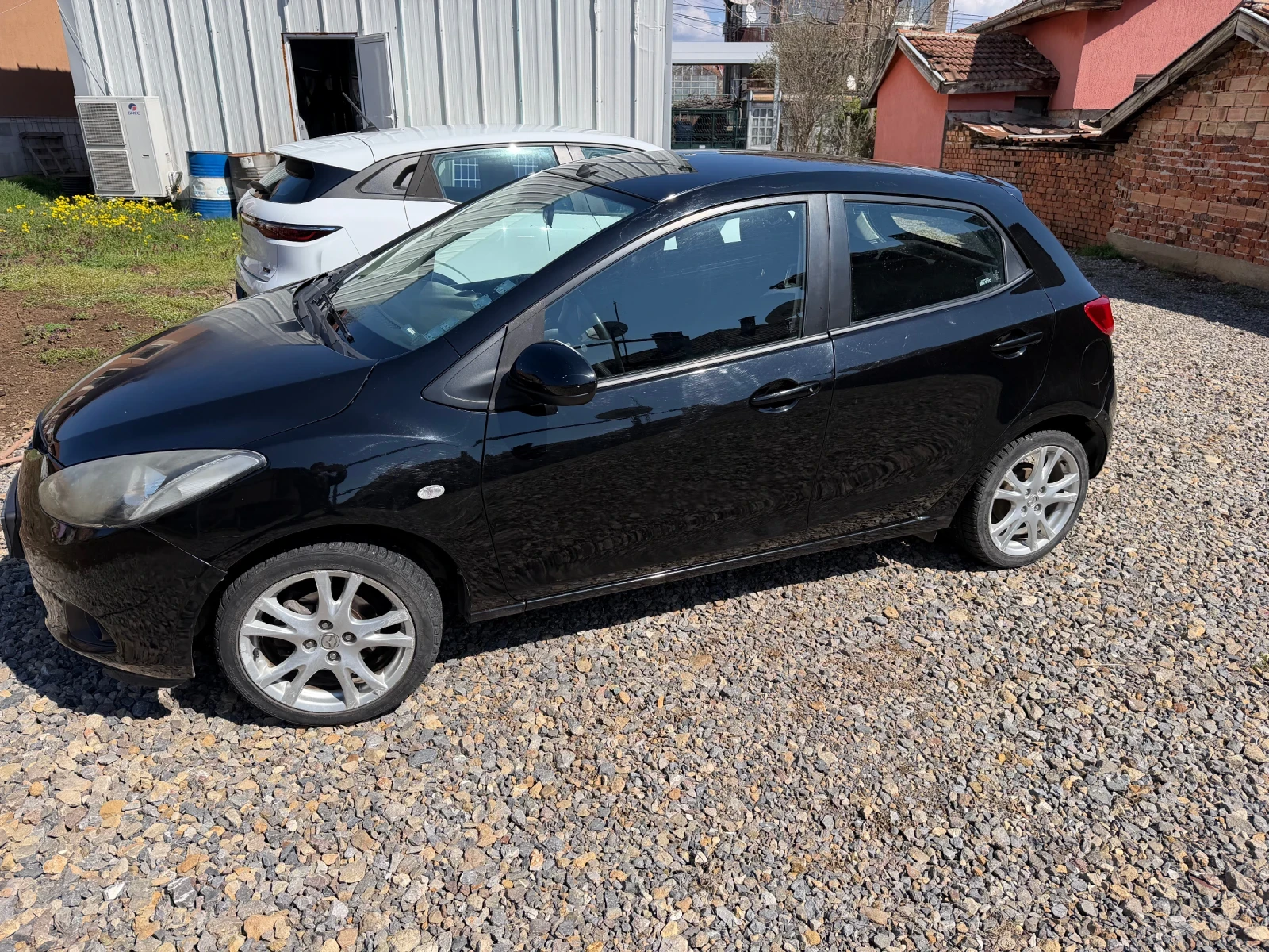 Mazda 2 1.3, снимка 4 - Автомобили и джипове - 54172396